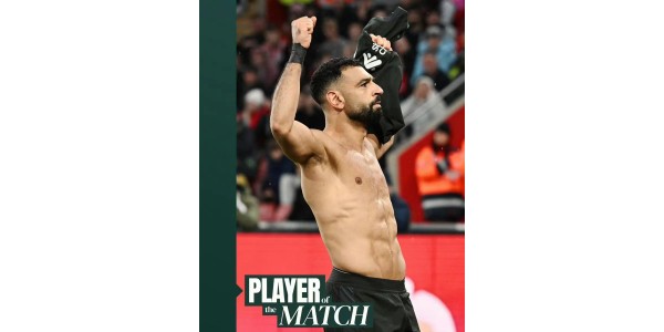 Salah teki kaksi maalia. Jatkaako niin taitava Salah Liverpoolissa pelaamista?